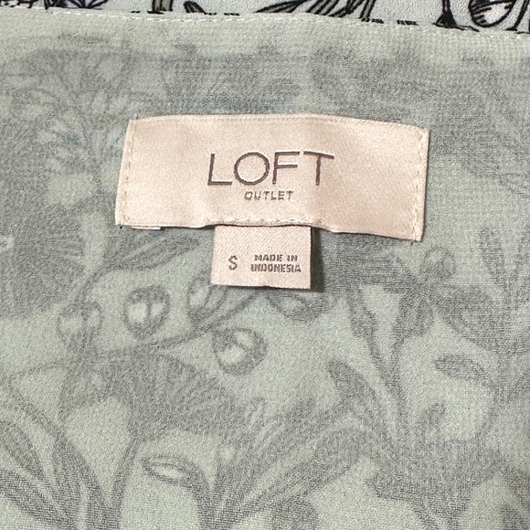 Loft || Woman’s spaghetti straps Blouse like new size Small - Picture 5 of 6